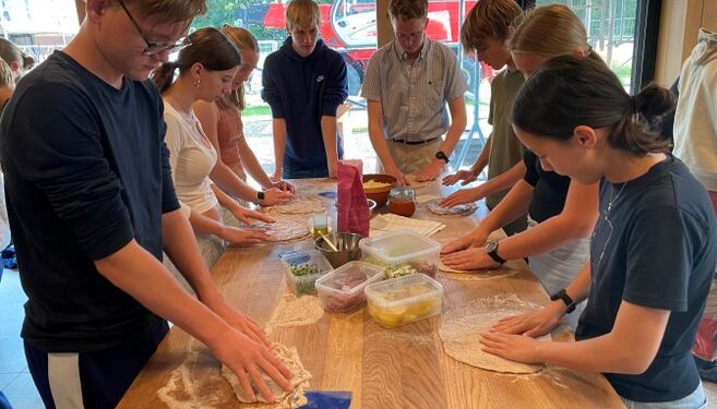 Der laves pizzabunde og efterfølgende kommer der fyld på i Kornets Hus. Foto: Henrik Frand-Madsen.
