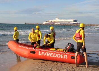 Her er det heldigvis kun en redningsøvelse ved Husmoderstrandeni Hirtshals. Foto (arkiv): Niels Skipper.