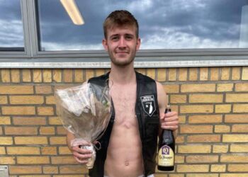 100 kamps jubilar og kampens spiller Simon Svendsen.