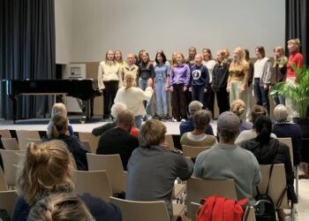 Forleden aften skulle kor og skuespillere møde hinanden for første gang - det bliver hammergodt!