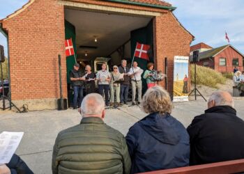 Sæsonen sidste sangaften i Lønstrup var med godt vejr.