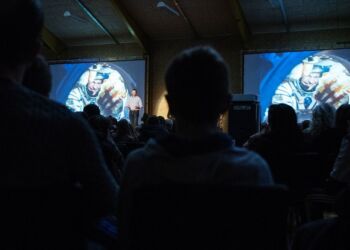 Andreas Mogensen under et besøg på Halvorsminde Efterskole og Fri Fagskole. Foto: Tao Lytzen.