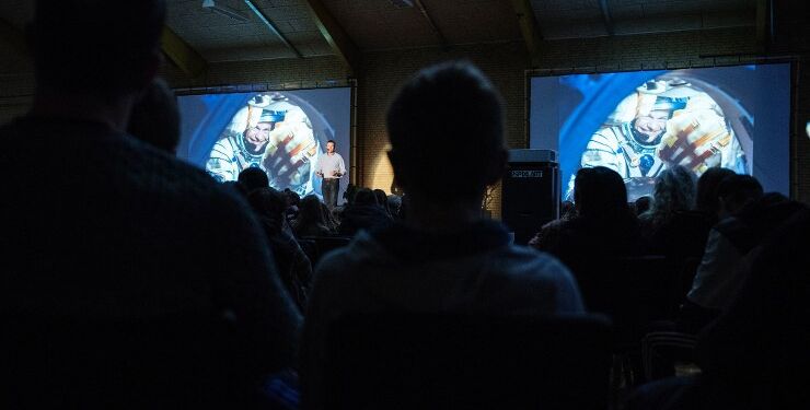 Andreas Mogensen under et besøg på Halvorsminde Efterskole og Fri Fagskole. Foto: Tao Lytzen.