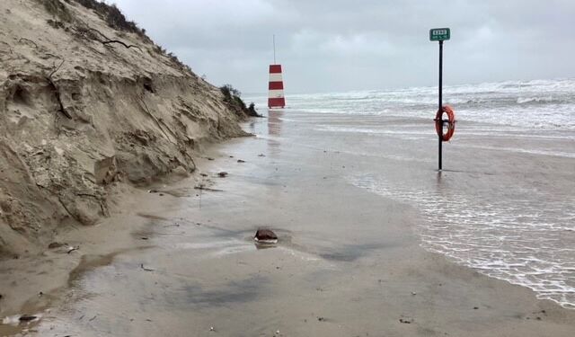 Livreddertårnet under stormen på Tversted Strand. Foto: Hjørring Kommune.