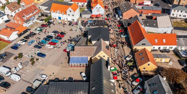 Presset er stort i midtbyen, når sommerens mange store events afholdes i Hirtshals. Her er det Hirtshals Veterantræf. Foto: René Stoklund.