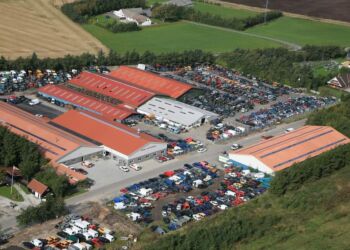 Sindal Autoophug er en stor moderne virksomhed. Nu kan ejer Kim Andersen fejrer 40 år som autoophugger. Foto: Privat.