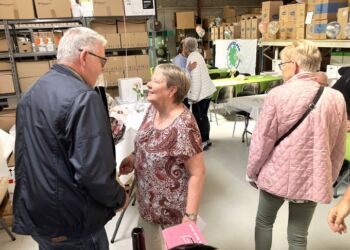 Gratulanter mødte op for at lykønske Vivi Skovbo med 40 år i familie-virksomheden Skovbo-Ren. Foto: Palle W. Nielen