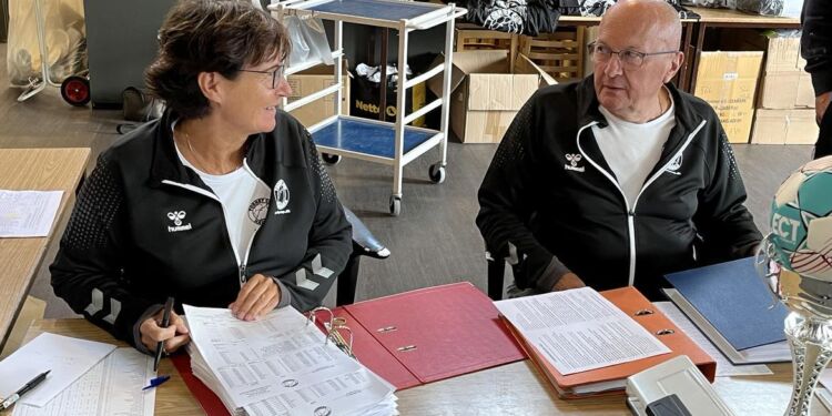 Bettina Christensen og Henning Sigsgaard i sekretariatet ved Tornby Cup.