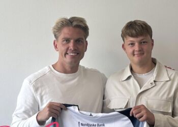 Sportschef Søren Henriksen og Mads Christiansen. Foto: Vendsyssel FF.