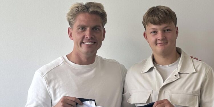 Sportschef Søren Henriksen og Mads Christiansen. Foto: Vendsyssel FF.