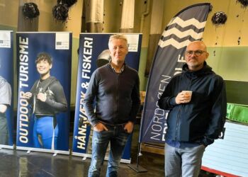 Næstformand Karsten Mølgaard fra bestyrelsen og forstander Søren Hall. Foto: Nordsøen Fri Fagskole.