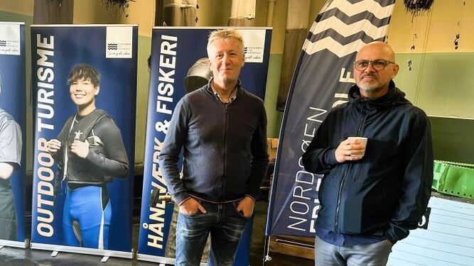Næstformand Karsten Mølgaard fra bestyrelsen og forstander Søren Hall. Foto: Nordsøen Fri Fagskole.