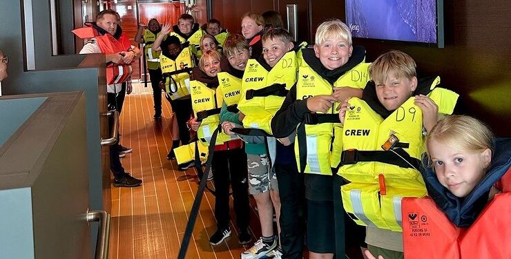 Skoleelever på virksomhedsbesøg hos Fjord Line i forbindelse med Ungegarantien. Foto: Arkiv.