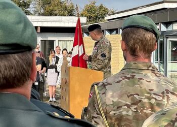 Mange var mødt op på Hjørring Kaserne for at markere Danmarks indsats i konfliktområder over hele verden. Foto: Per Frank Paulsen / TV2 Nord.