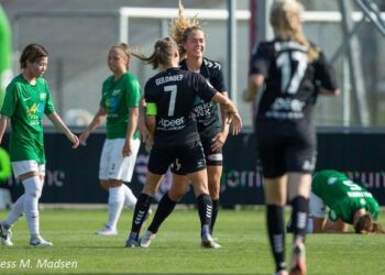 lade Kolding-spillere. Fortuna-spillerne forstod slet ikke, at de var kommet bagefter. Foto: Jess M. Madsen.