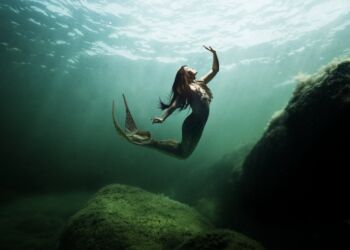 Havfruen er blevet symbol for første udgave af Hirtshals  Operafestival. Foto:  Lars Nedergaard/Galleri Vand.