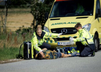 Ambulanceredderne passer på samfundet, men passer samfundet på ambulanceredderne? Det spørgsmål rejser Bent Holst Sørensen, ambulancebehandler og bestyrelsesmedlem i Reddernes Fagforening. Det sker efter det nye udspil om lønløft til udvalgte offentlige ansatte. Foto: Anders Brohus.