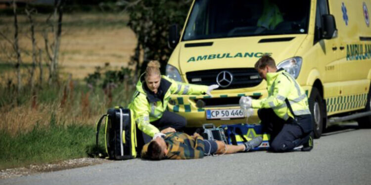 Ambulanceredderne passer på samfundet, men passer samfundet på ambulanceredderne? Det spørgsmål rejser Bent Holst Sørensen, ambulancebehandler og bestyrelsesmedlem i Reddernes Fagforening. Det sker efter det nye udspil om lønløft til udvalgte offentlige ansatte. Foto: Anders Brohus.