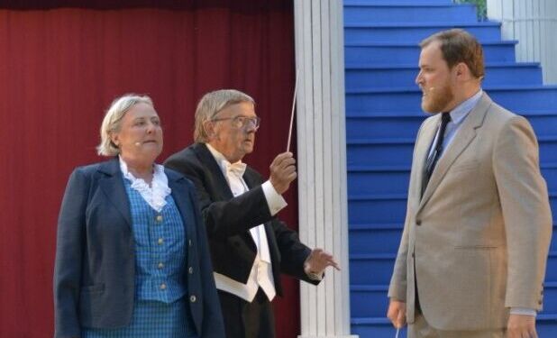 Kaj Nørholm ses her i midten under sommerens opførelse af Mød mig på Cassiopeia. Foto: Arkiv.