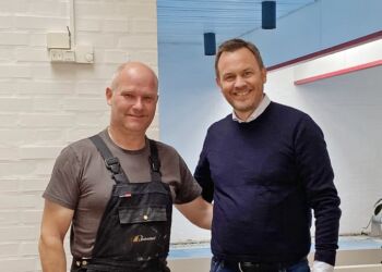 Jubilaren Jesper Asp Christensen og direktør Christian Esbensen. Foto: Lilleheden.