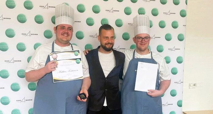 Christoffger Ramberg flankeret af gastronomerne Mathias Kristiansen og Mike Bruus. Foto: Privat.