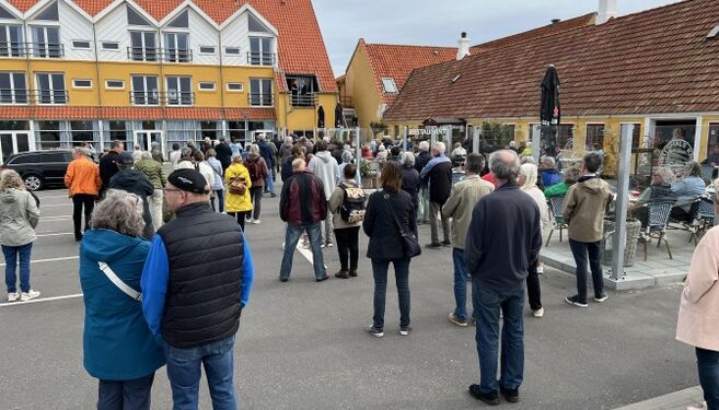 Opera fra altan på Hotel Hirtshals under den lokale Operafestival i 2023. Foto: Niels Skipper.