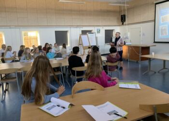 Lærlingekoordinator Anette H. Sørensen fortæller om uddannelsesmuligheder på Hirtshals Skole.