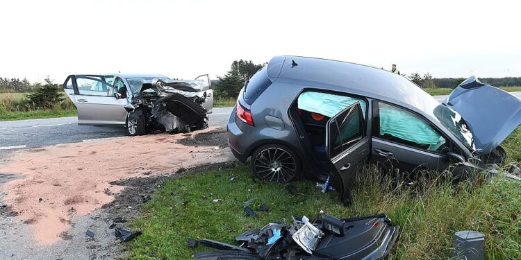 Passagererne måtte køres på Aalborg Universitetshospital til behandling for deres skader.
Foto: Jan Pedersen.