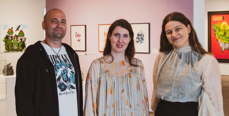 Lars, Maria og Anne Sofie klar til omvisning på Vendsyssel Kunstmuseum.
Foto: Hjørring Bibliotekerne