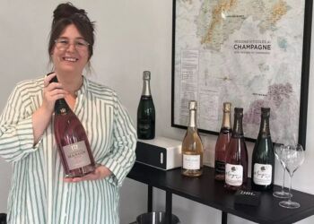 Vibeke Blach har startet Champagnenovicen, som blandt andet giver mulighed for champagnesmagning i eget hjem. Foto: Business Hjørring.