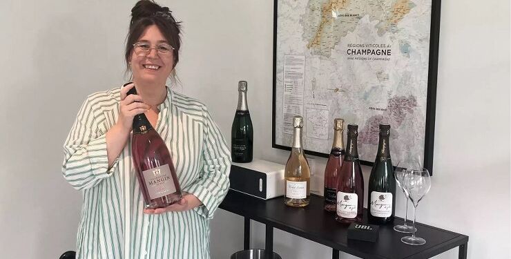 Vibeke Blach har startet Champagnenovicen, som blandt andet giver mulighed for champagnesmagning i eget hjem. Foto: Business Hjørring.