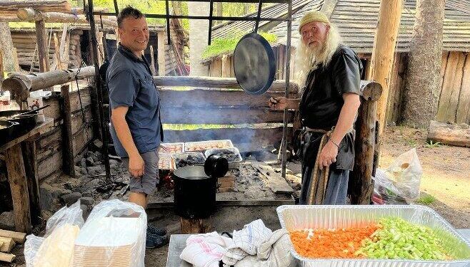 Claus Gajhede i køkkenet i Yxengaard. Foto: Niels Chr. Jakobsen.