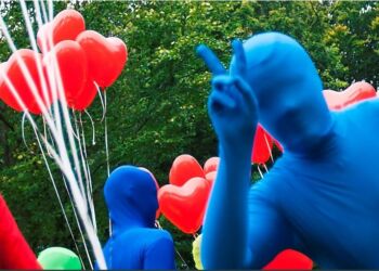 En farverig fredag venter i Hjørrings midtby. Foto: Hjørring Kommune