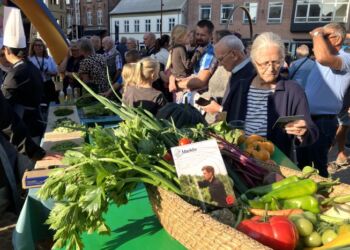 Lørdag kan du igen smage lækre lokale råvarer på Springvandspladsen. Foto: Palle W. Nielsen