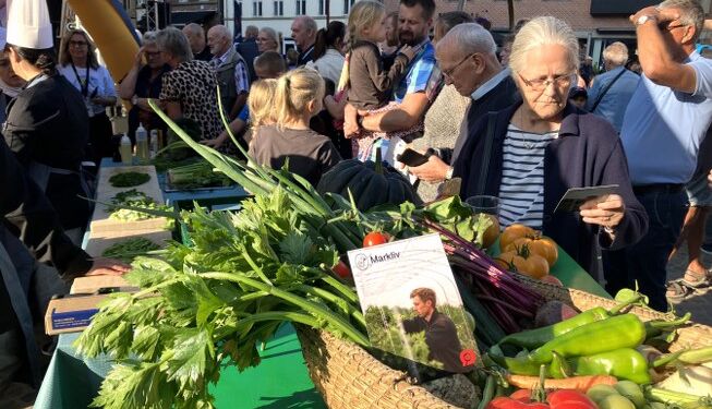 Lørdag kan du igen smage lækre lokale råvarer på Springvandspladsen. Foto: Palle W. Nielsen