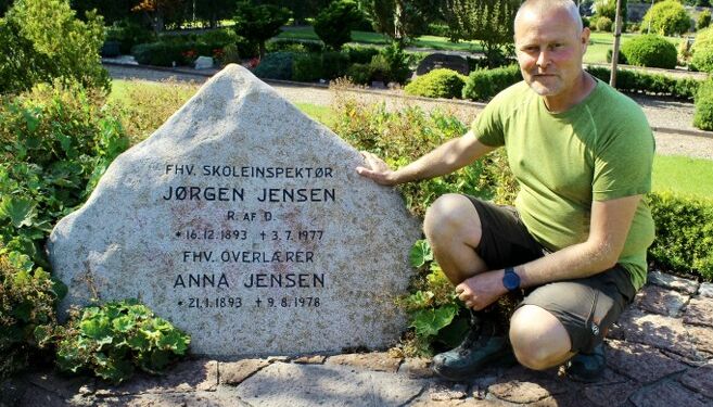 Graver Mads Lie Jensen fra Vrå Kirkegård