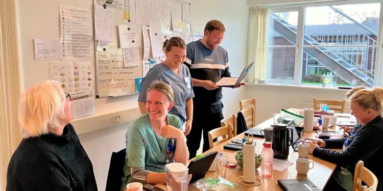 Personale på Rehabiliteringscenter Lynggården. Foto: Hjørring Kommune.