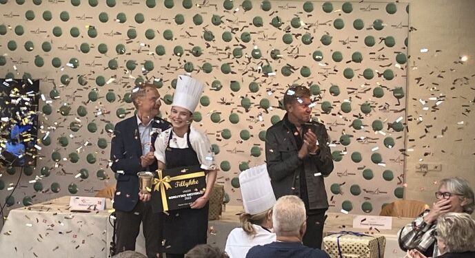 Fortjent guldregn over Nickoline Rusbjerg fra Villa Vest. Foto: Palle W. Nielsen