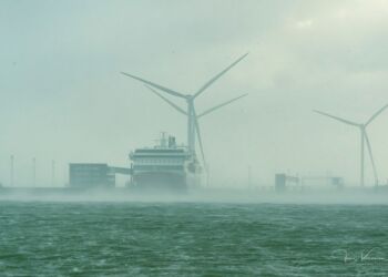 Masser af vind til flere møller på Hirtshals Havn.. Foto: Jens Kranen.