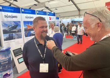 SeaMechs Mark Christensen interviewes direkte ud i æteren af Niels Viberg fra Skaga FM. 
Foto: Palle W. Nielsen