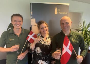 Thomas Houen, Trine Rubæk og Mads Sørensen kan fejre to gode år med DitFinanshus. Privatfoto