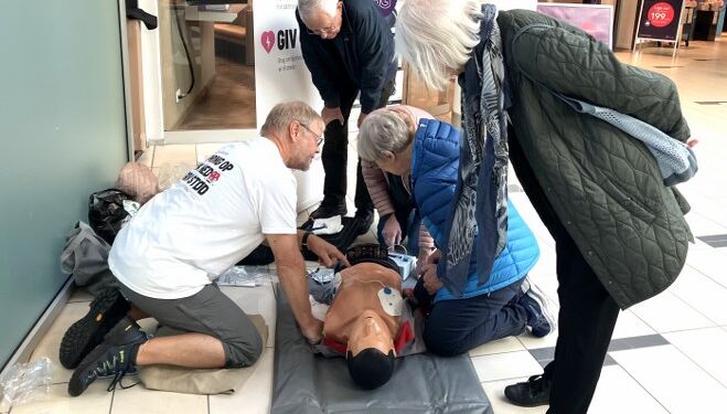 Det er vigtigt, at rigtig mange kender til førstehjælp og hjertestartere. Foto. Palle W. Nielsen