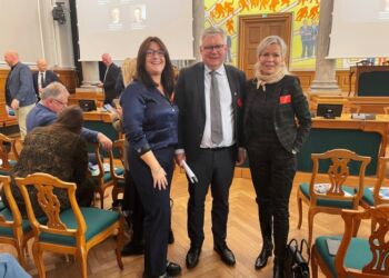 Mette Jensen (C), Søren Smalbro (V) og Laila Zielke (A) på Christiansborg. Privatfoto.