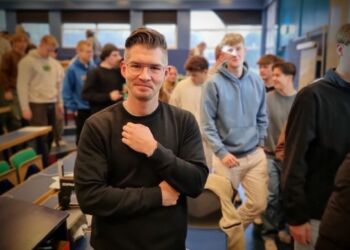 Iværksætter Christian Fuglsang på besøg hos HHX Hjørring.