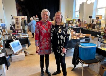 Turistchef Laila Zielke (tv) ses her i selskab med Sarah Routledge, som er formand for arrangøfren Hirtshals Turisme. Foto (arkiv): Niels skipper.