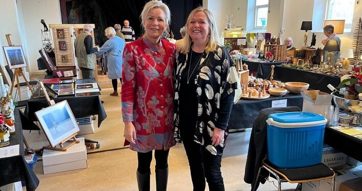 Turistchef Laila Zielke (tv) ses her i selskab med Sarah Routledge, som er formand for arrangøfren Hirtshals Turisme. Foto (arkiv): Niels skipper.