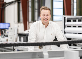 Kristian Klokkerholm ser det som en fordel, at Egotag Skilte & Reklame har taget så store spring på så kort tid. Foto: Stoklund Medieproduktion.