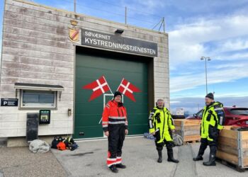 Lokale Rasmus Jespersen, Claus Neve Olsen og Jesper Nielsen ved Hirtshals Redningsstation. Foto (arkiv): Niels Skipper.