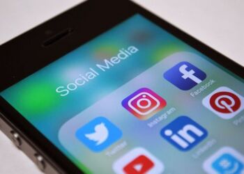 Spild ikke dine penge på at betale for Facebook. Foto: Jumpstory.