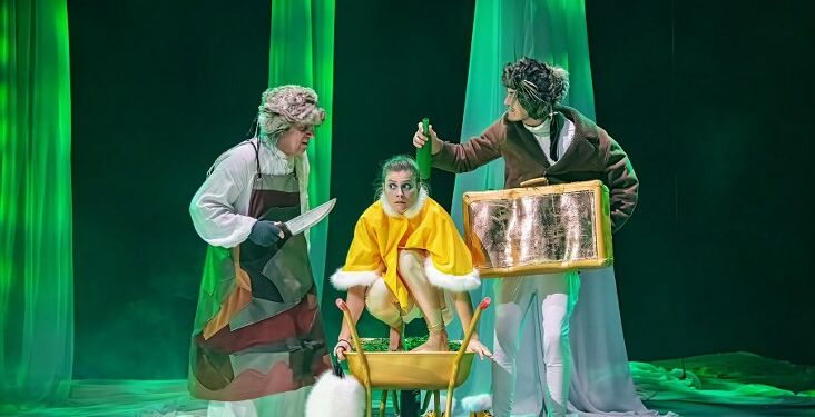 Scene fra Snedronningen. Foto: Vendsyssel Teater.